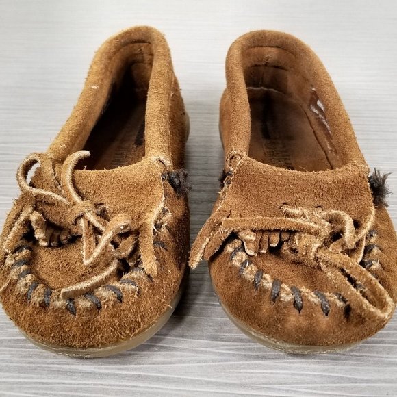 Minnetonka 'Kilty' Moccasin, Brown Suede, Toddler Size 8 - Picture 2 of 7